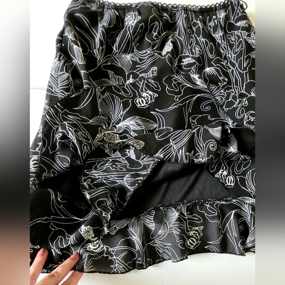 Mini Skirt ♥️ - Picture 4 of 6